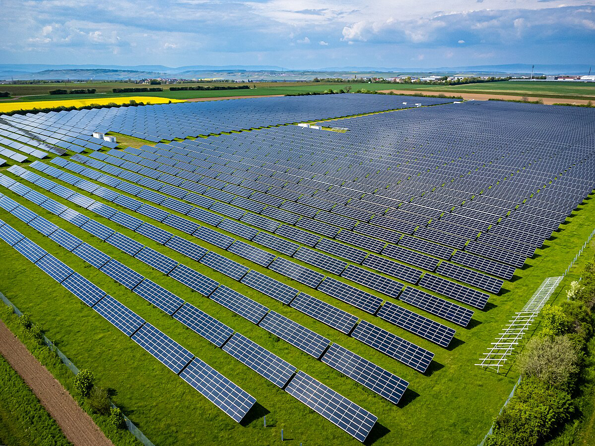EIB and Iberdrola Sign €100M Green Loan for Solar Plant in Italy - Vazoria